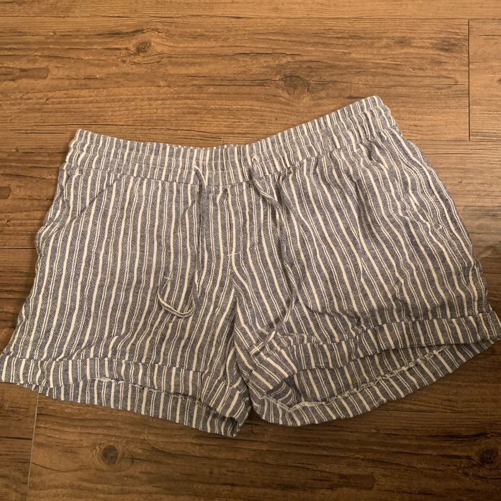 Pinstripe linen short